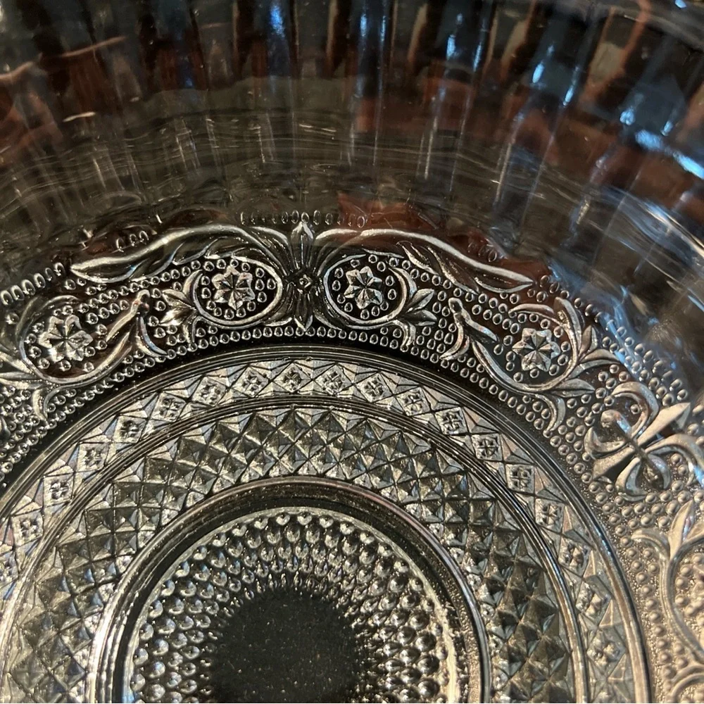 Beautiful Design Vintage Glass Serving Bowl with Scalloped Edge  7 3/4